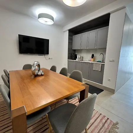 Modern At - Hauptbahnhof * クレムス アン デル ドナウ