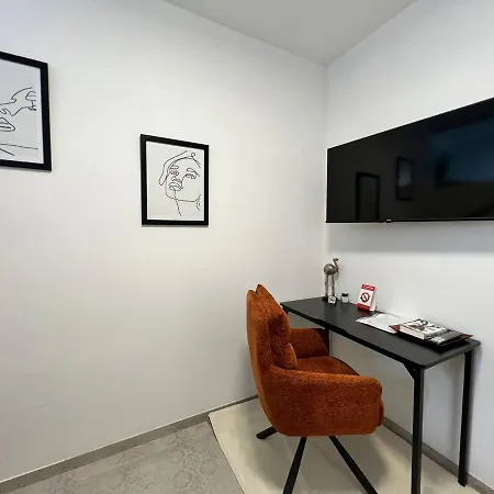 Modern At - Hauptbahnhof ホテル クレムス アン デル ドナウ