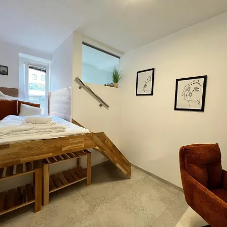 Modern At - Hauptbahnhof *