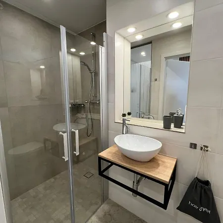 Modern At - Hauptbahnhof * クレムス アン デル ドナウ