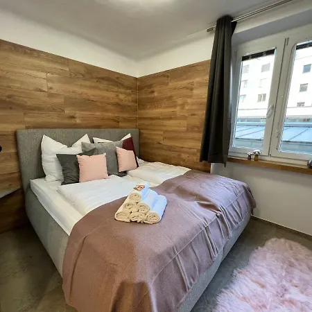 Modern At - Hauptbahnhof Hotel Kremže
