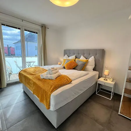 Modern At - Hauptbahnhof