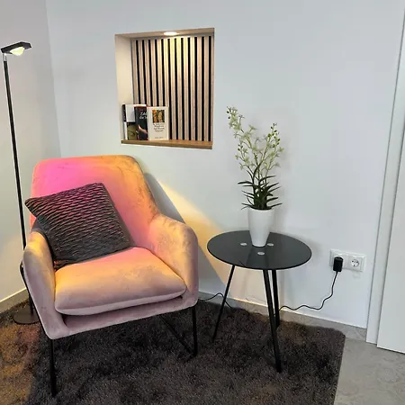 Modern At - Hauptbahnhof クレムス アン デル ドナウ