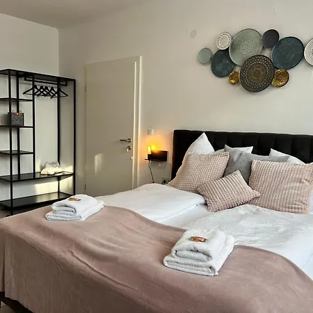 Modern At - Hauptbahnhof Кремс на Дунае