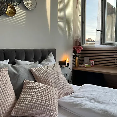 Modern At - Hauptbahnhof