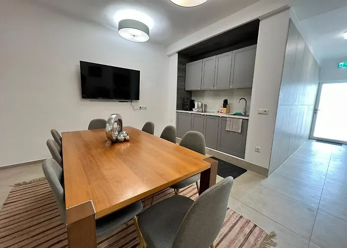 Modern At - Hauptbahnhof * Krems an der Donau