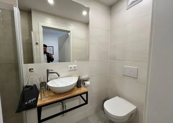 Modern At - Hauptbahnhof Krems an der Donau