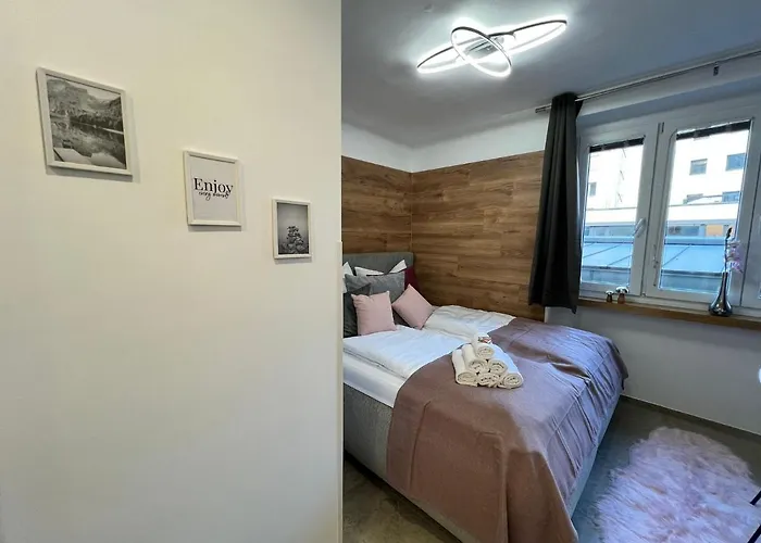 Modern At - Hauptbahnhof