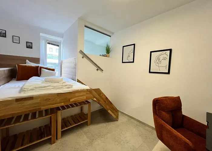 Modern At - Hauptbahnhof *