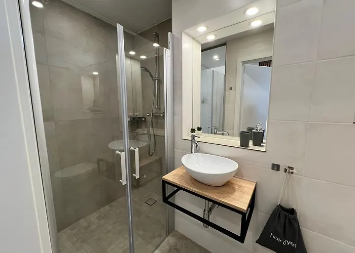 Modern At - Hauptbahnhof * Krems an der Donau