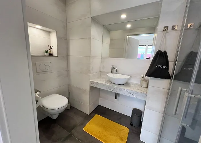 Modern At - Hauptbahnhof