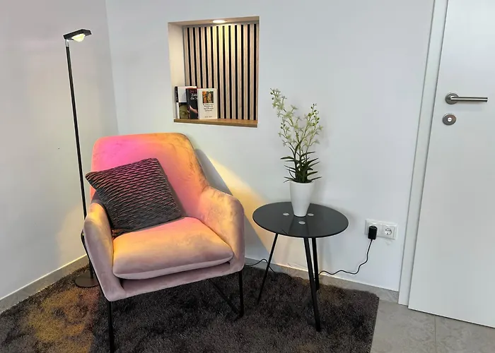 Modern At - Hauptbahnhof Krems an der Donau