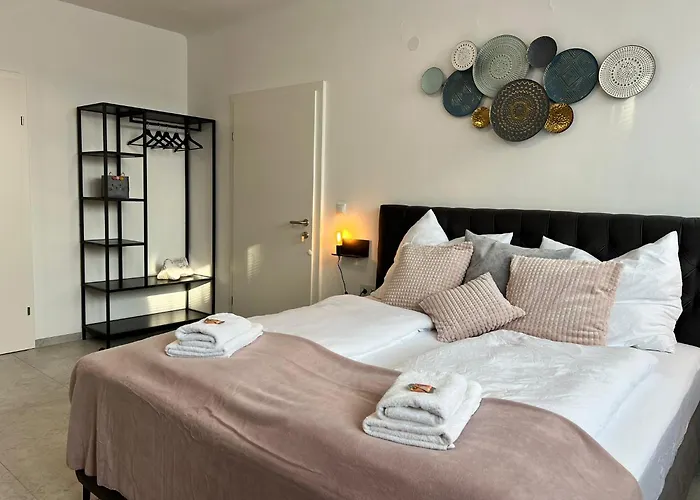 Modern At - Hauptbahnhof Кремс на Дунае