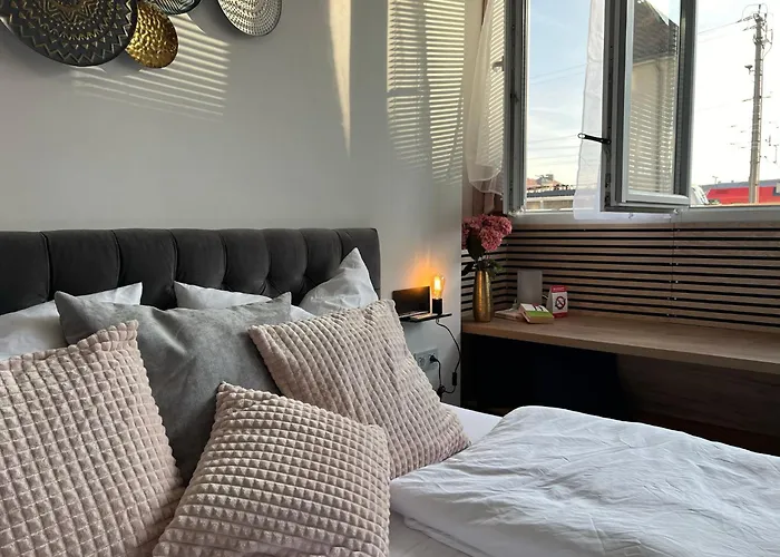 Modern At - Hauptbahnhof